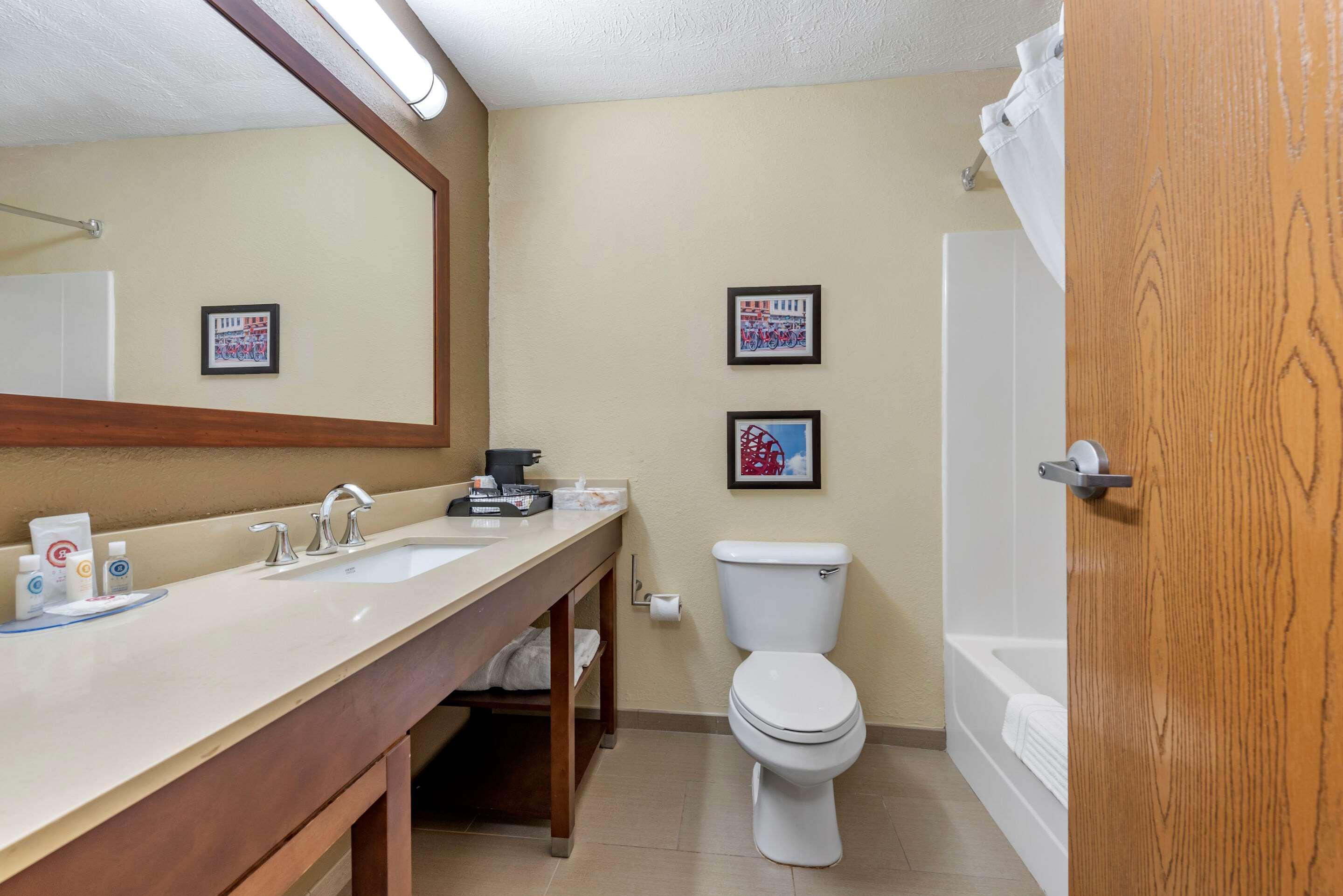 Comfort Inn & Suites Cincinnati Eastgate Εξωτερικό φωτογραφία