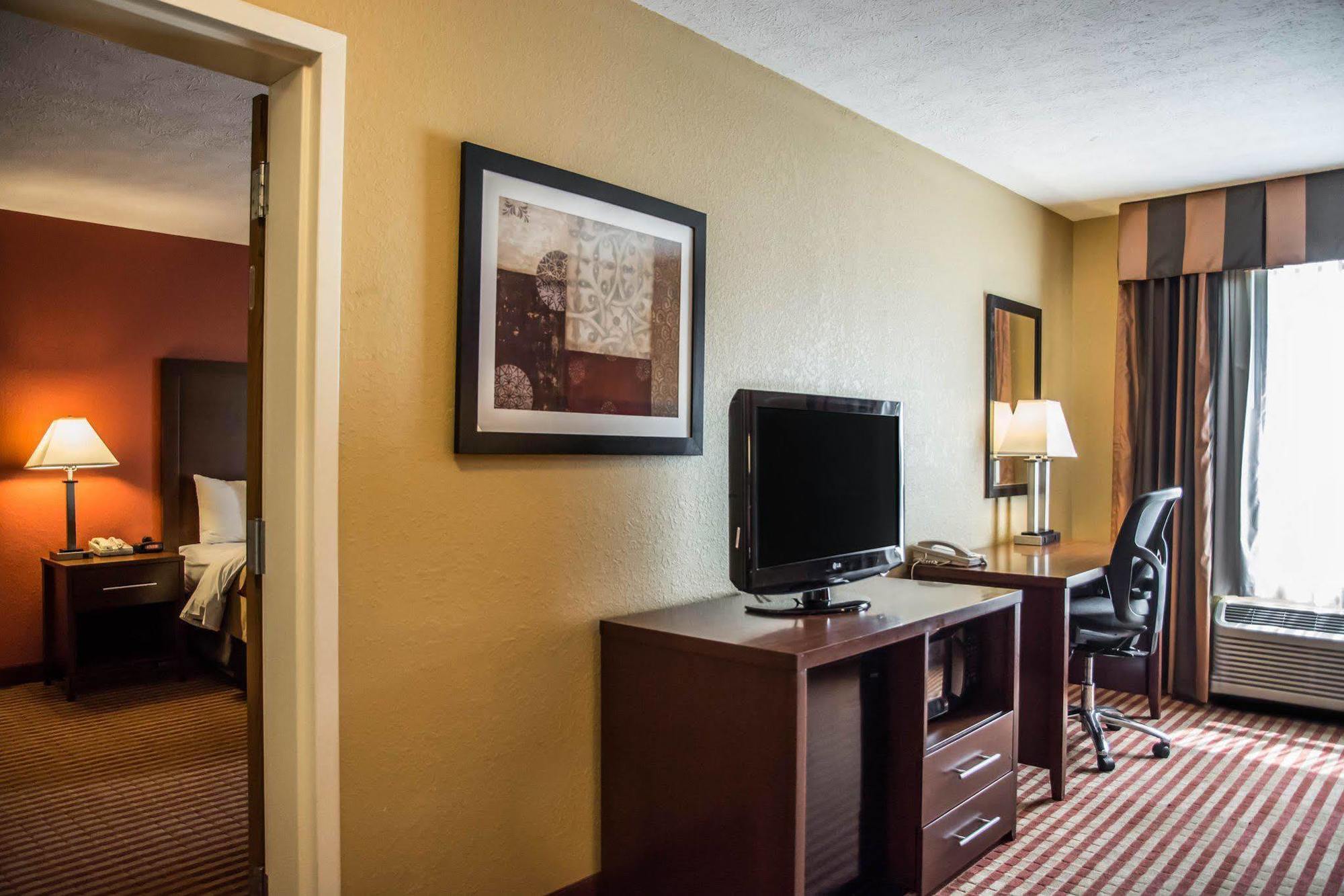 Comfort Inn & Suites Cincinnati Eastgate Εξωτερικό φωτογραφία